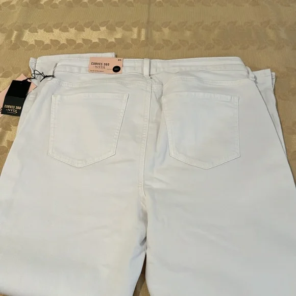 Curves 360 by NYDJ Slim Ankle Jeans. Size 8 short - Picture 8 of 13